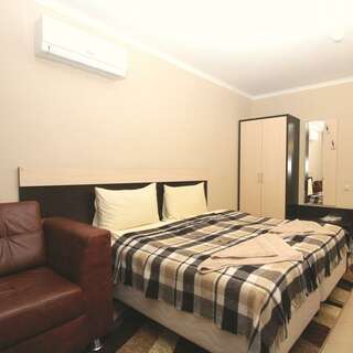 Гостиница Дали Железнодорожный Люкс с двуспальной кроватью-1